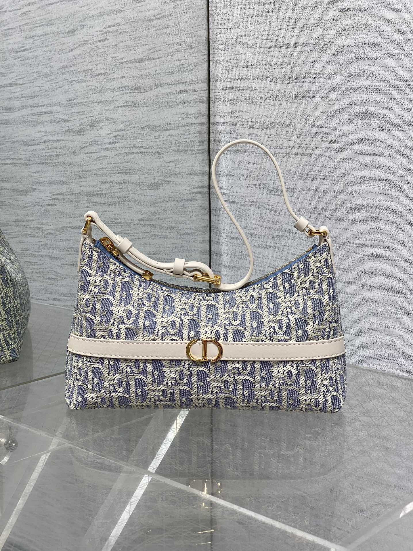 Bagsaaa 30 Montaigne Cigale Mini Bag Blue D10r Oblique Chambray with Raffia Effect and Light Biscuit Smooth Calfskin - 24cm