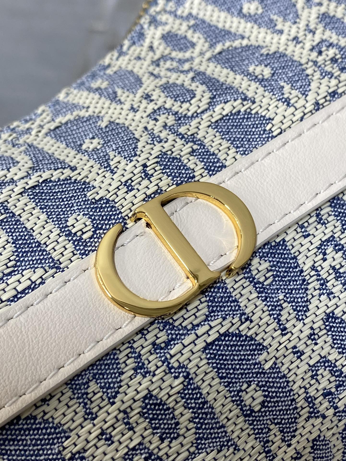 Bagsaaa 30 Montaigne Cigale Mini Bag Blue D10r Oblique Chambray with Raffia Effect and Light Biscuit Smooth Calfskin - 24cm
