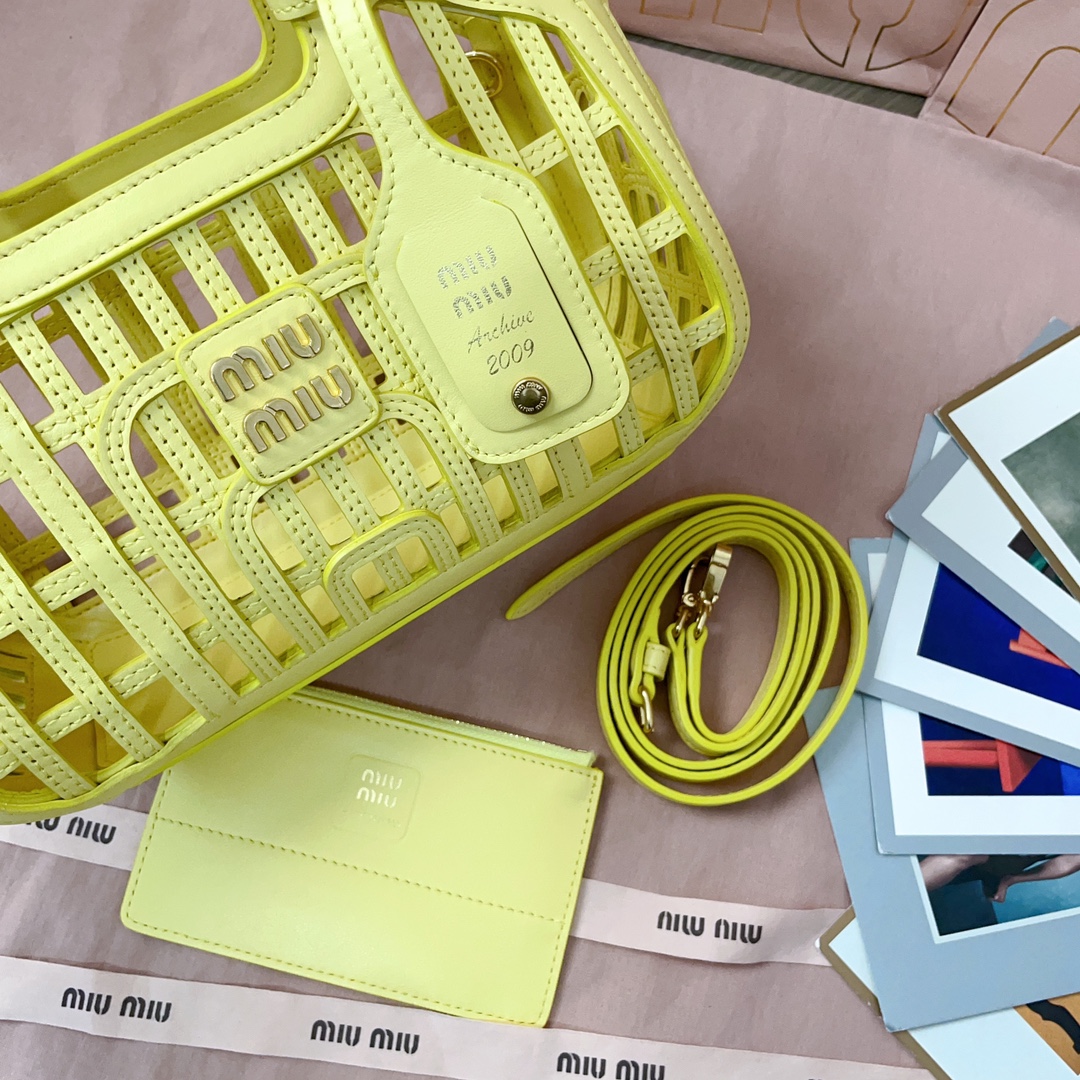 Bagsaaa Miu Miu Leather basket 5BA294 yellow - 24cm