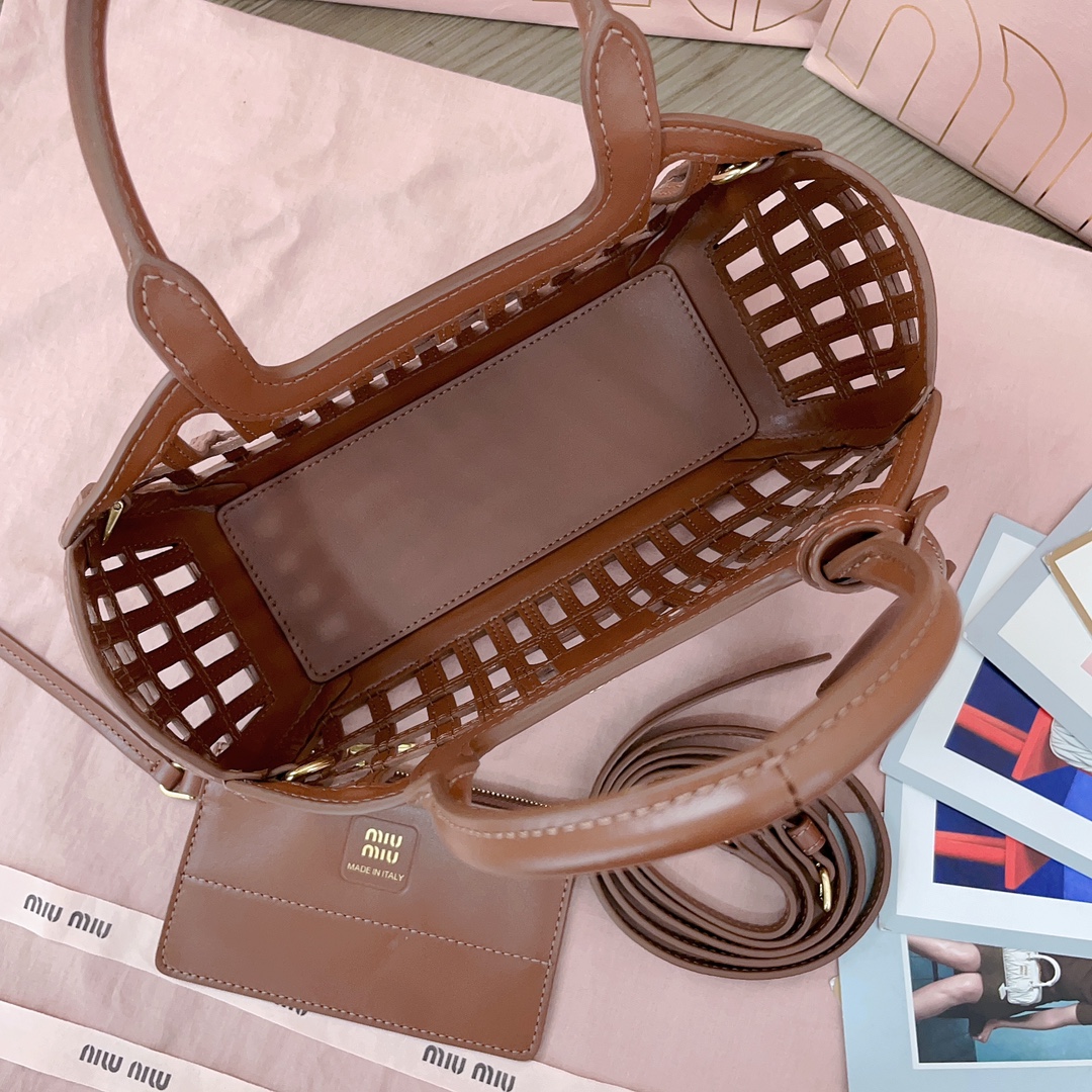 Bagsaaa Miu Miu Leather basket 5BA294 brown - 24cm