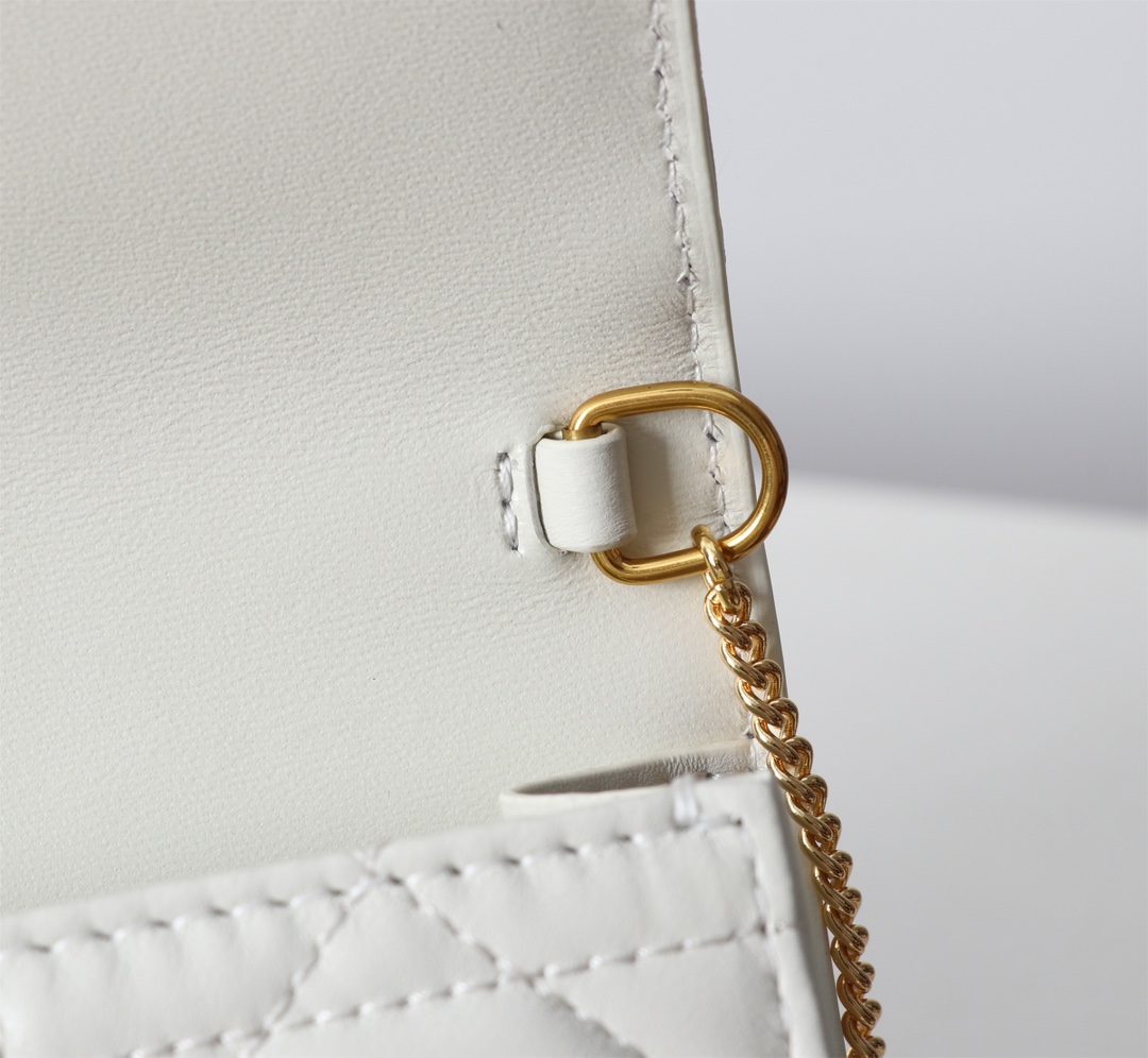 Bagsaaa D10r Miss Caro Pouch with Chain Latte Macrocannage Lambskin - 19cm