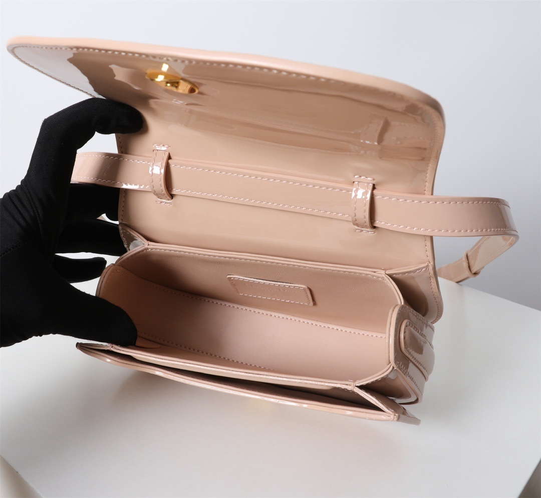 Bagsaaa D10r Small 30 Montaigne Avenue Top Handle Bag Pale Pink Patent Calfskin - 19cm