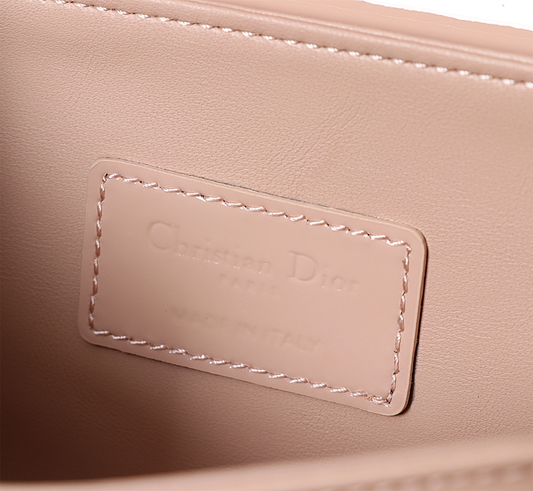 Bagsaaa D10r Small 30 Montaigne Avenue Top Handle Bag Pale Pink Patent Calfskin - 19cm