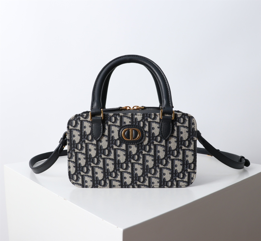 Bagsaaa D10r 30 Montaigne Mini Doctor Bag Blue D10r Oblique Jacquard and Smooth Calfskin - 20cm