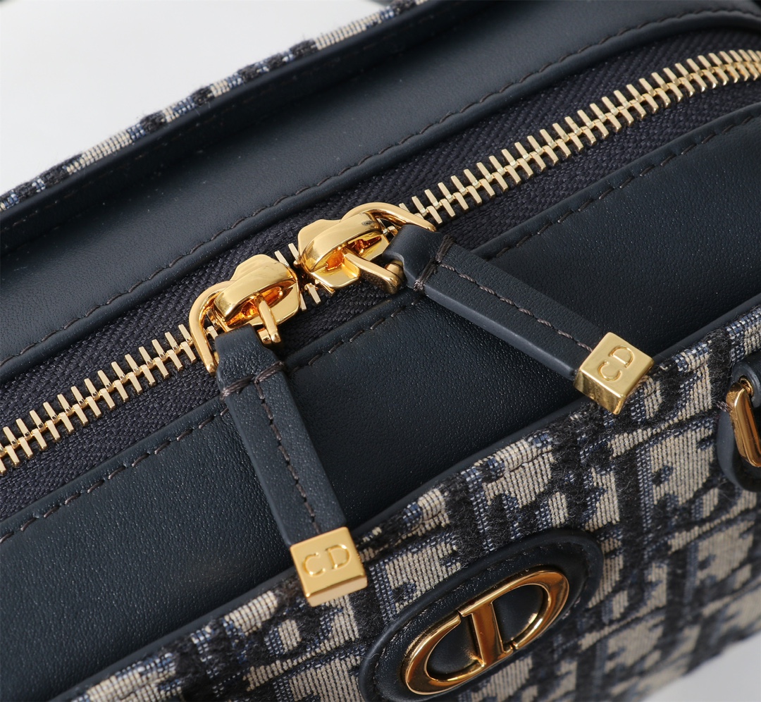 Bagsaaa D10r 30 Montaigne Mini Doctor Bag Blue D10r Oblique Jacquard and Smooth Calfskin - 20cm