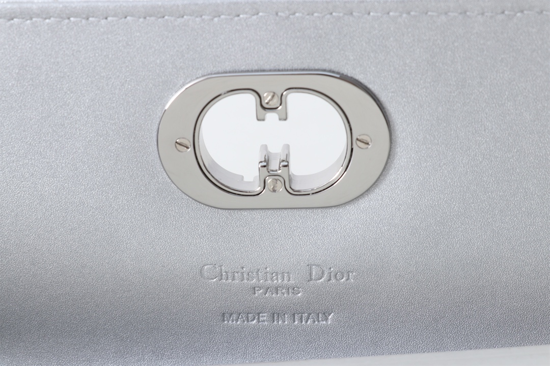 Bagsaaa D10r Miss Caro Top Handle Pouch Silver Macrocannage Lambskin - 24 x 12 x 4 cm