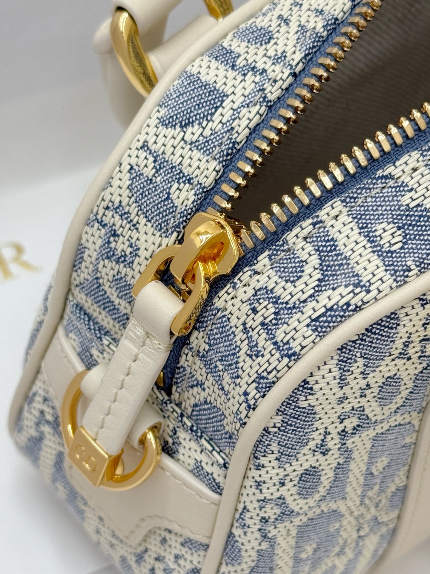 Bagsaaa D10r D-Vibe East-West Nano Bag Blue D10r Oblique Chambray with Raffia Effect - 20.5cm