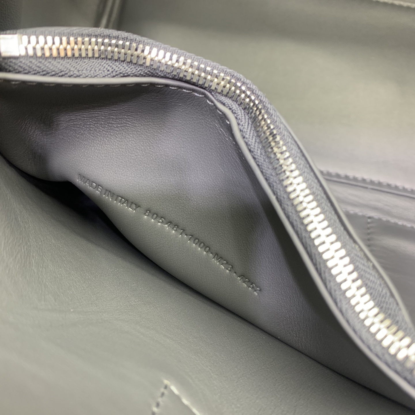 Bagsaaa Ba1en*iaga Bel Air Carry All Bag Medium in black smooth calfskin & silver - 37cm