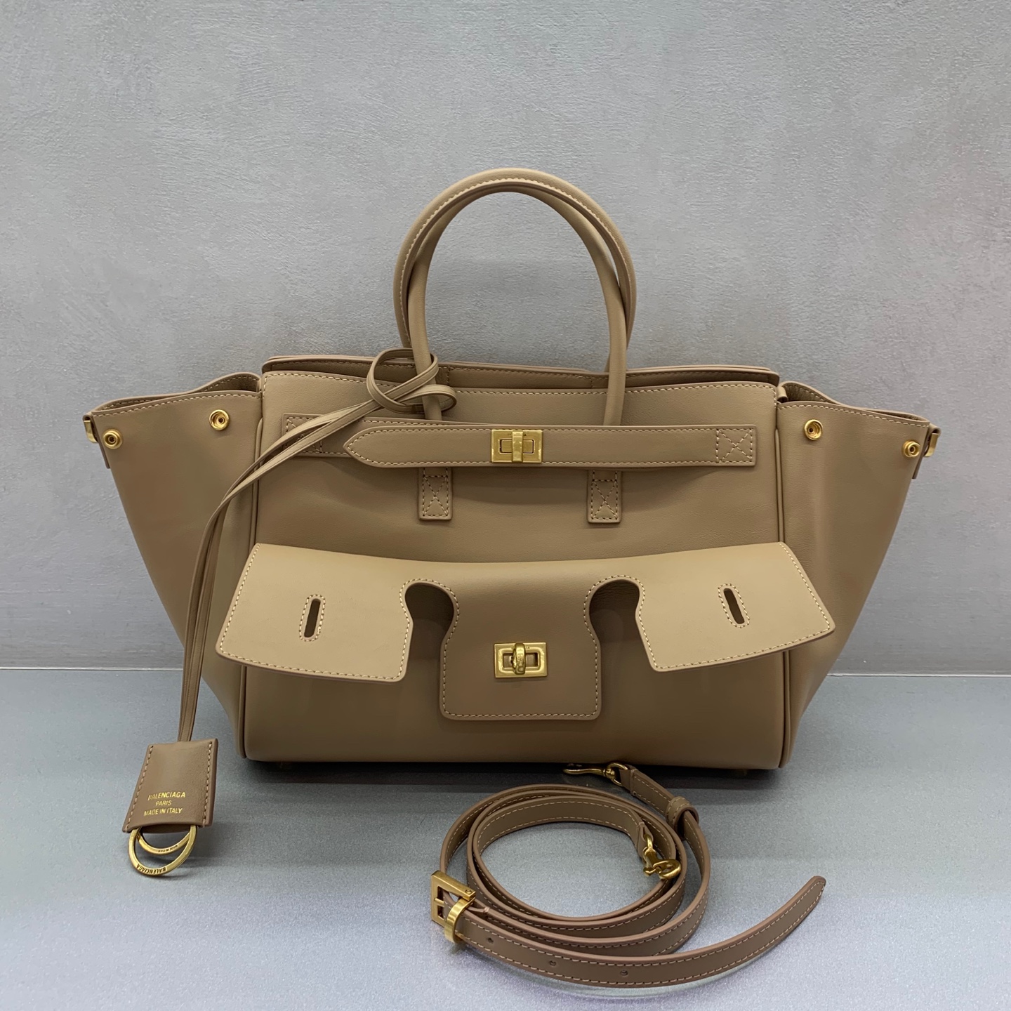 Bagsaaa Ba1en*iaga Bel Air Carry All Bag Small in beige smooth calfskin - 30cm