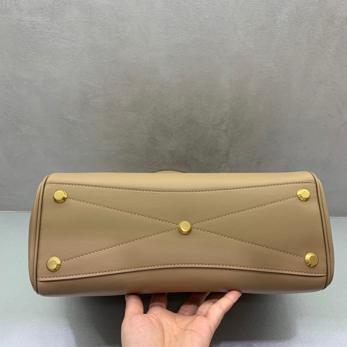 Bagsaaa Ba1en*iaga Bel Air Carry All Bag Small in beige smooth calfskin - 30cm