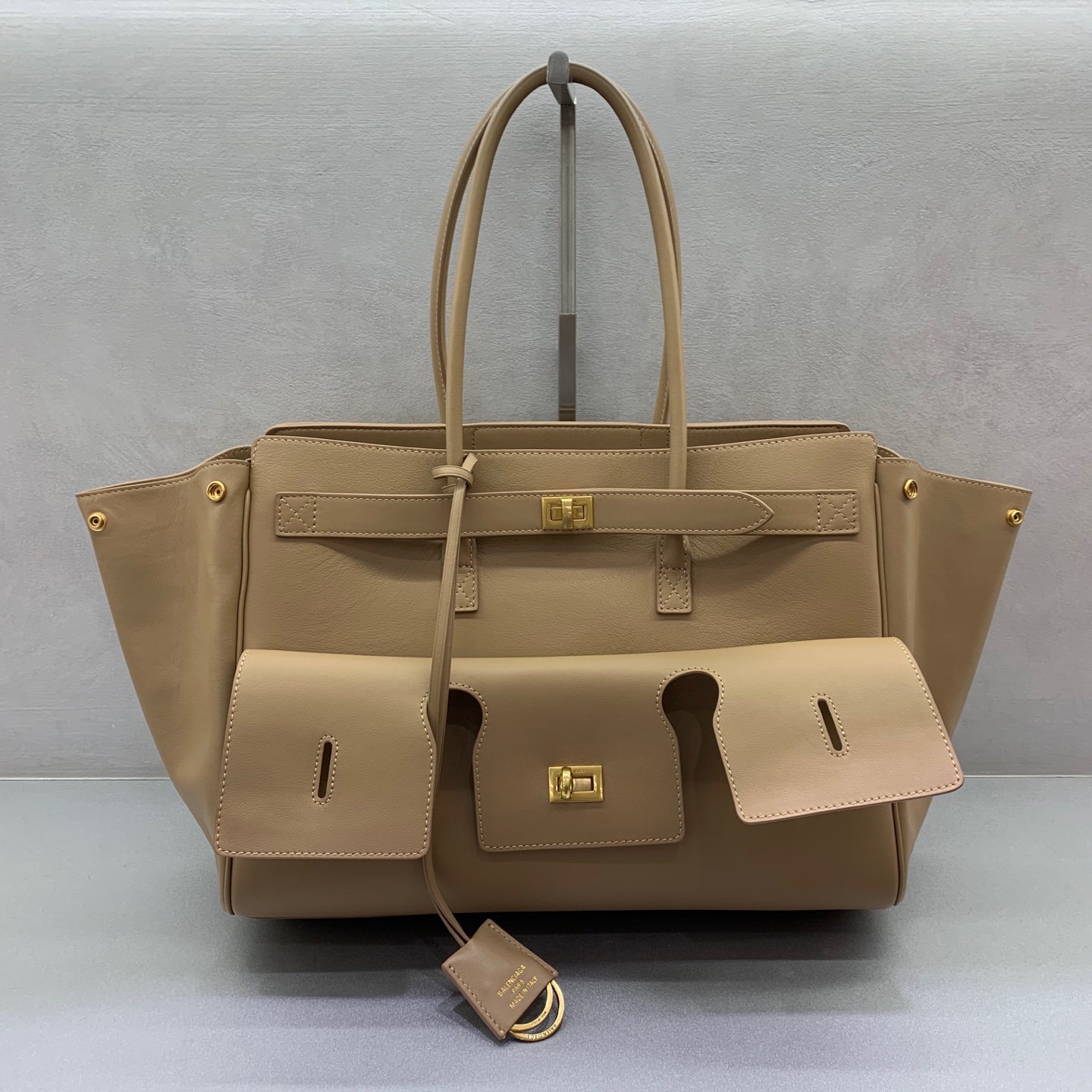 Bagsaaa Ba1en*iaga Bel Air Carry All Bag Medium in beige smooth calfskin - 37cm