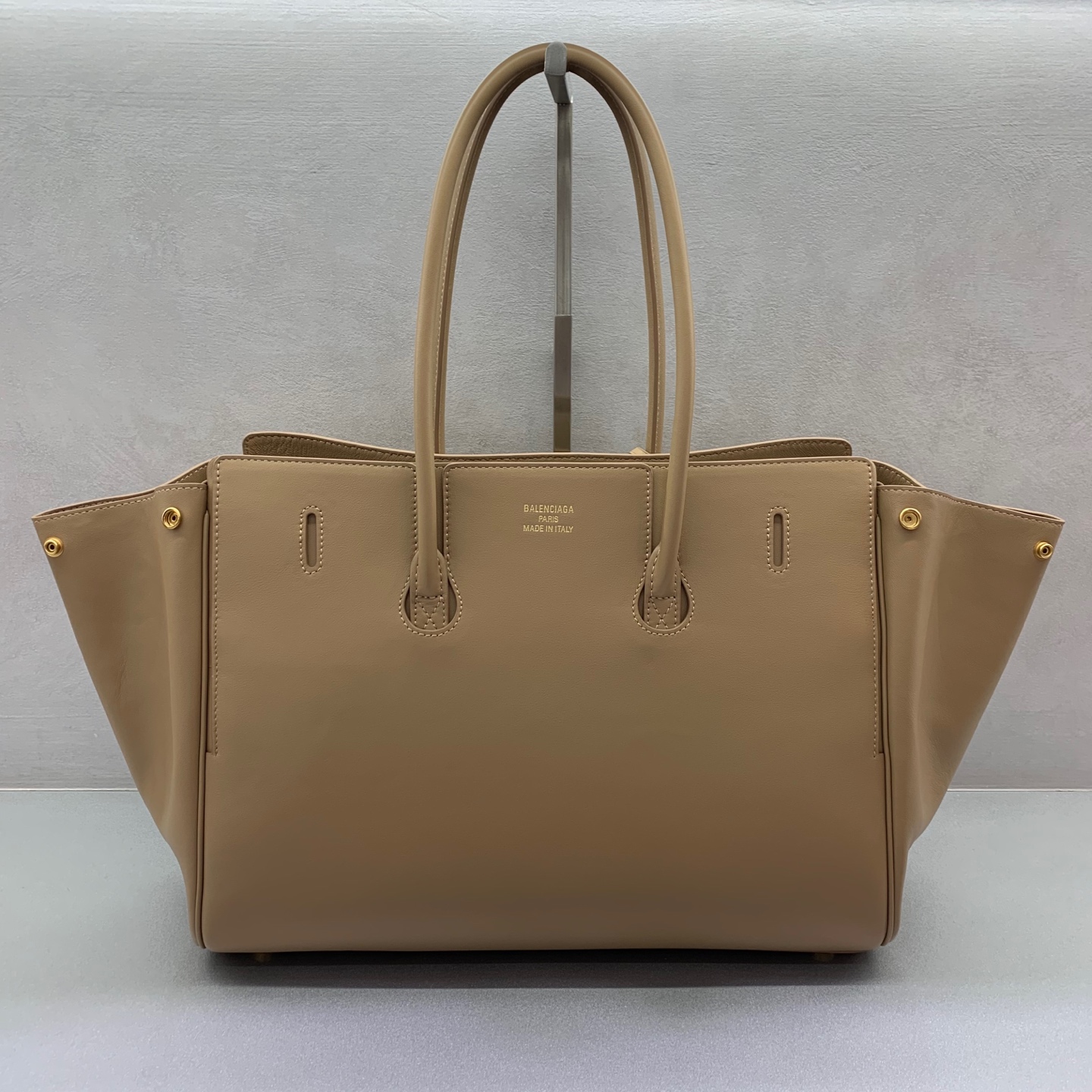 Bagsaaa Ba1en*iaga Bel Air Carry All Bag Medium in beige smooth calfskin - 37cm