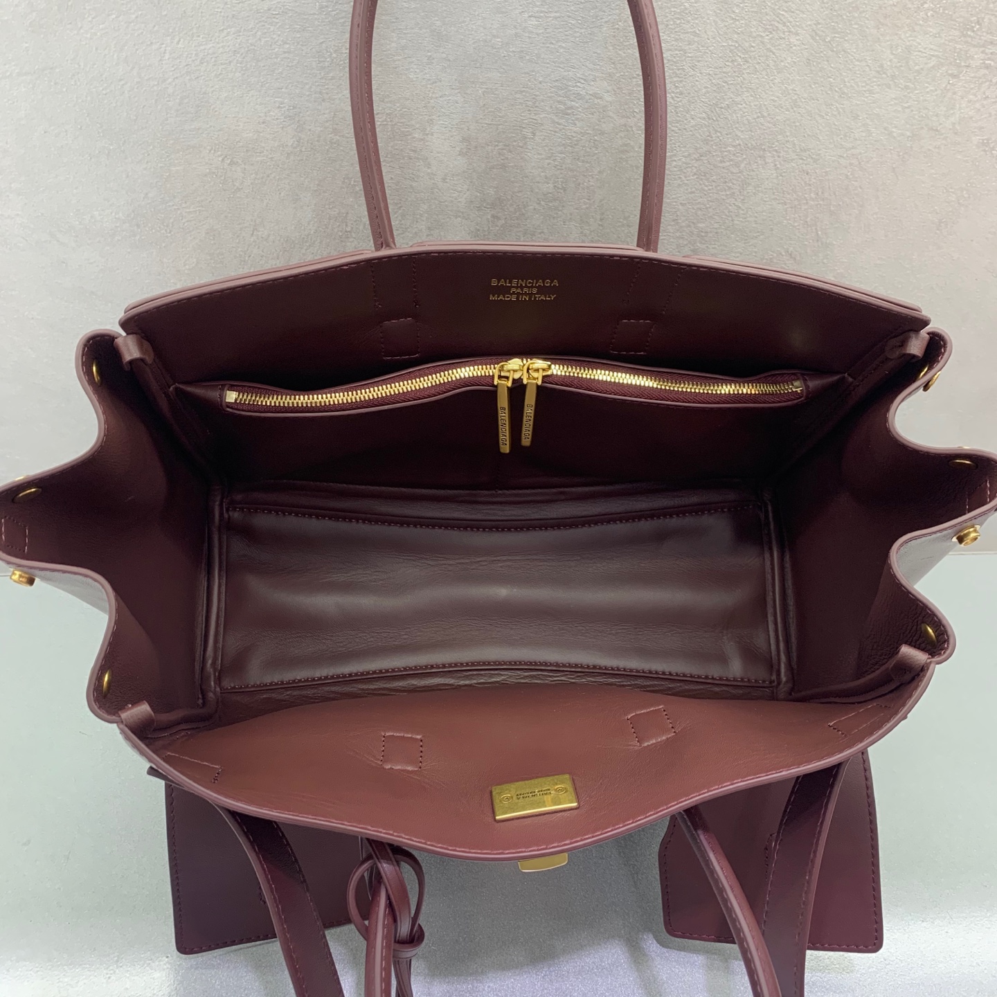 Bagsaaa Ba1en*iaga Bel Air Carry All Bag Small in burgundy smooth calfskin - 30cm