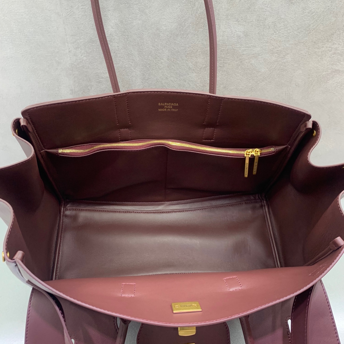 Bagsaaa Ba1en*iaga Bel Air Carry All Bag Medium in burgundy smooth calfskin - 37cm