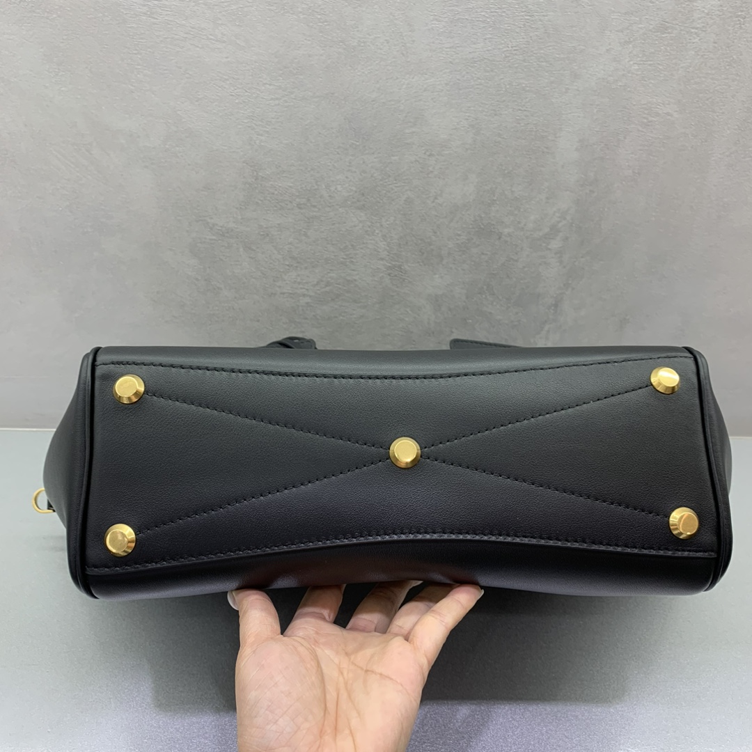 Bagsaaa Ba1en*iaga Bel Air Carry All Bag Small in black smooth calfskin - 30cm