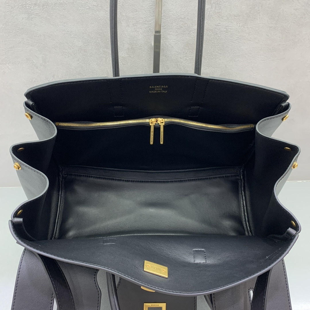 Bagsaaa Ba1en*iaga Bel Air Carry All Bag Medium in black smooth calfskin - 37cm
