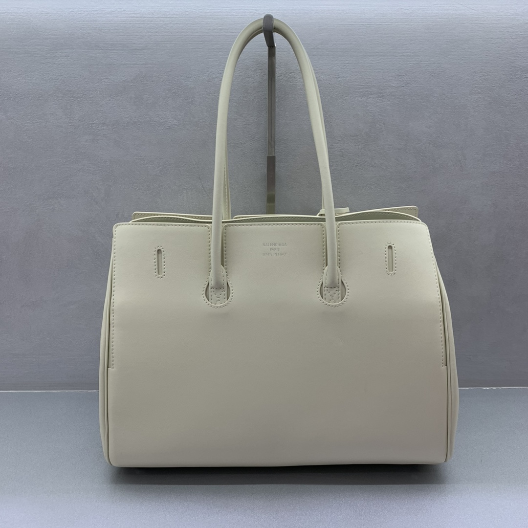 Bagsaaa Ba1en*iaga Bel Air Carry All Bag Medium in soya smooth calfskin & silver - 37cm