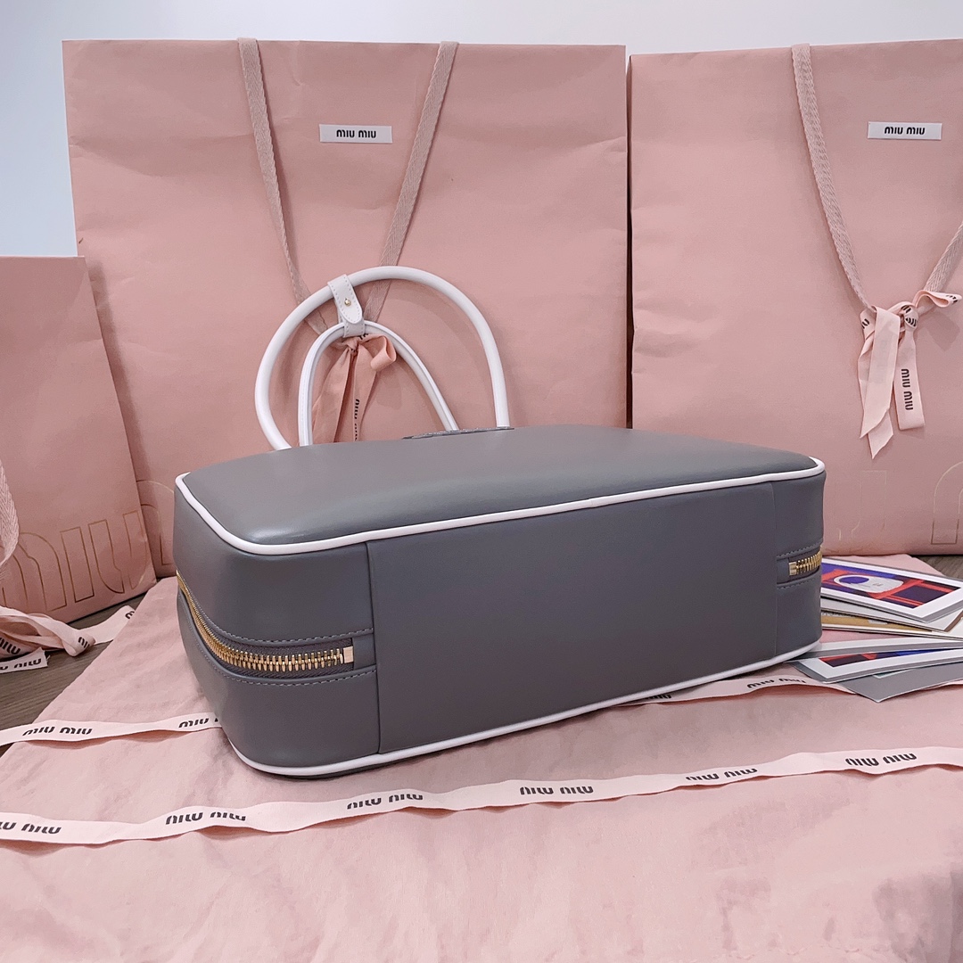 Bagsaaa Miu Miu Leather Beau bag 5BB117 gray/white - 34x23x10 cm