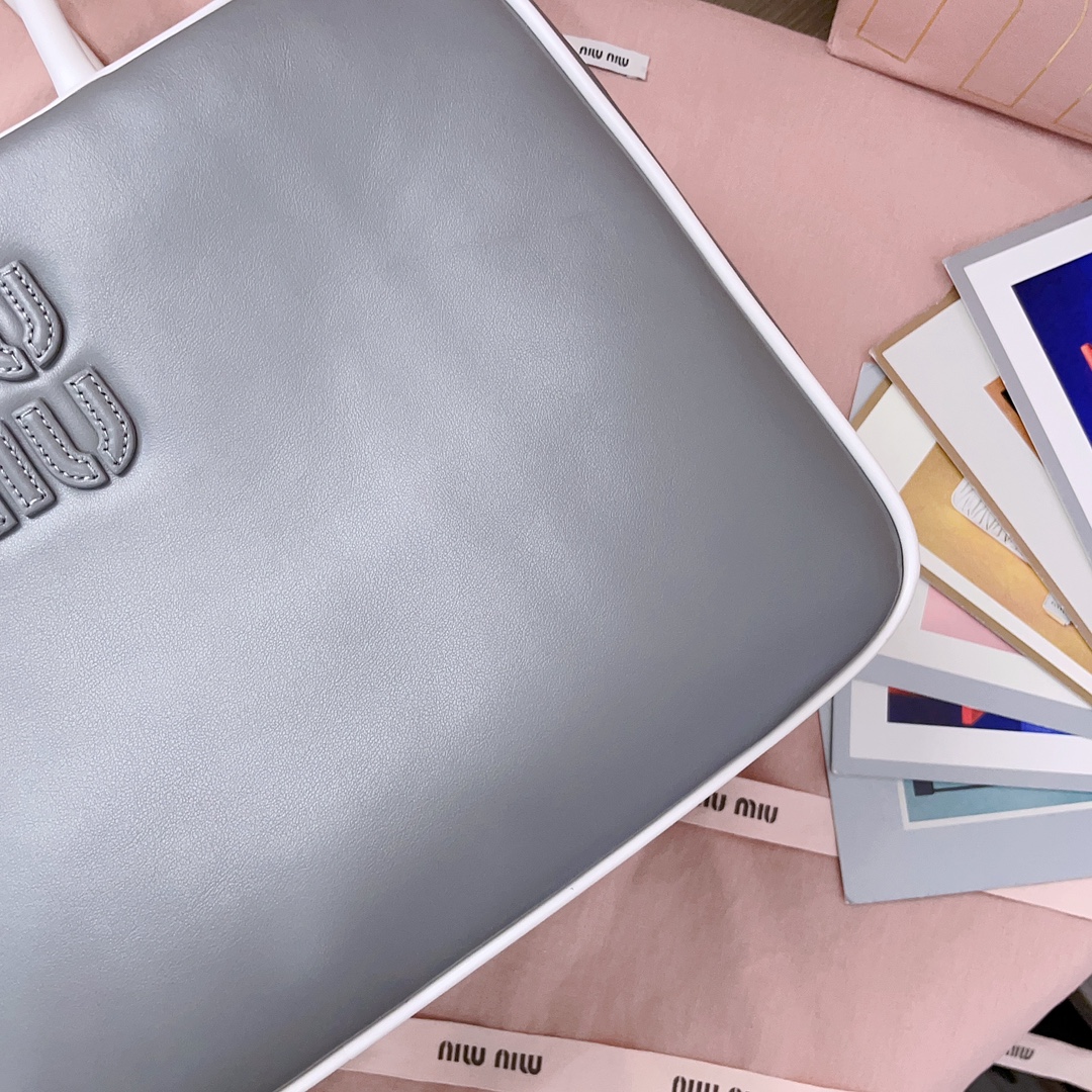Bagsaaa Miu Miu Leather Beau bag 5BB117 gray/white - 34x23x10 cm