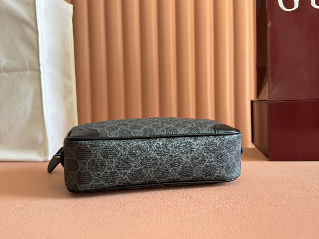 Bagsaaa Gvc*1 GG Emblem small toiletry case 821164 - 23.5cm
