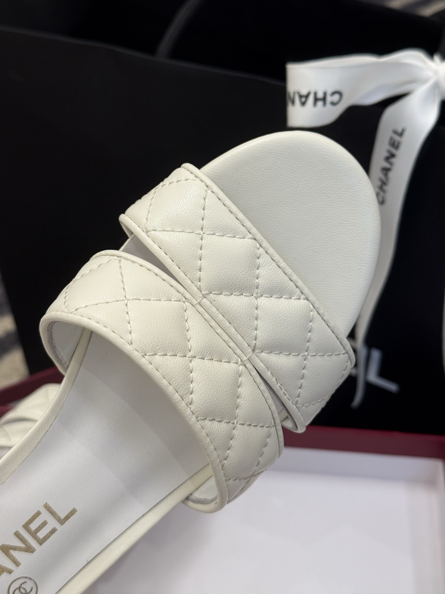 Bagsaaa Ch**el Mules G46480 White Lambskin - 5cm