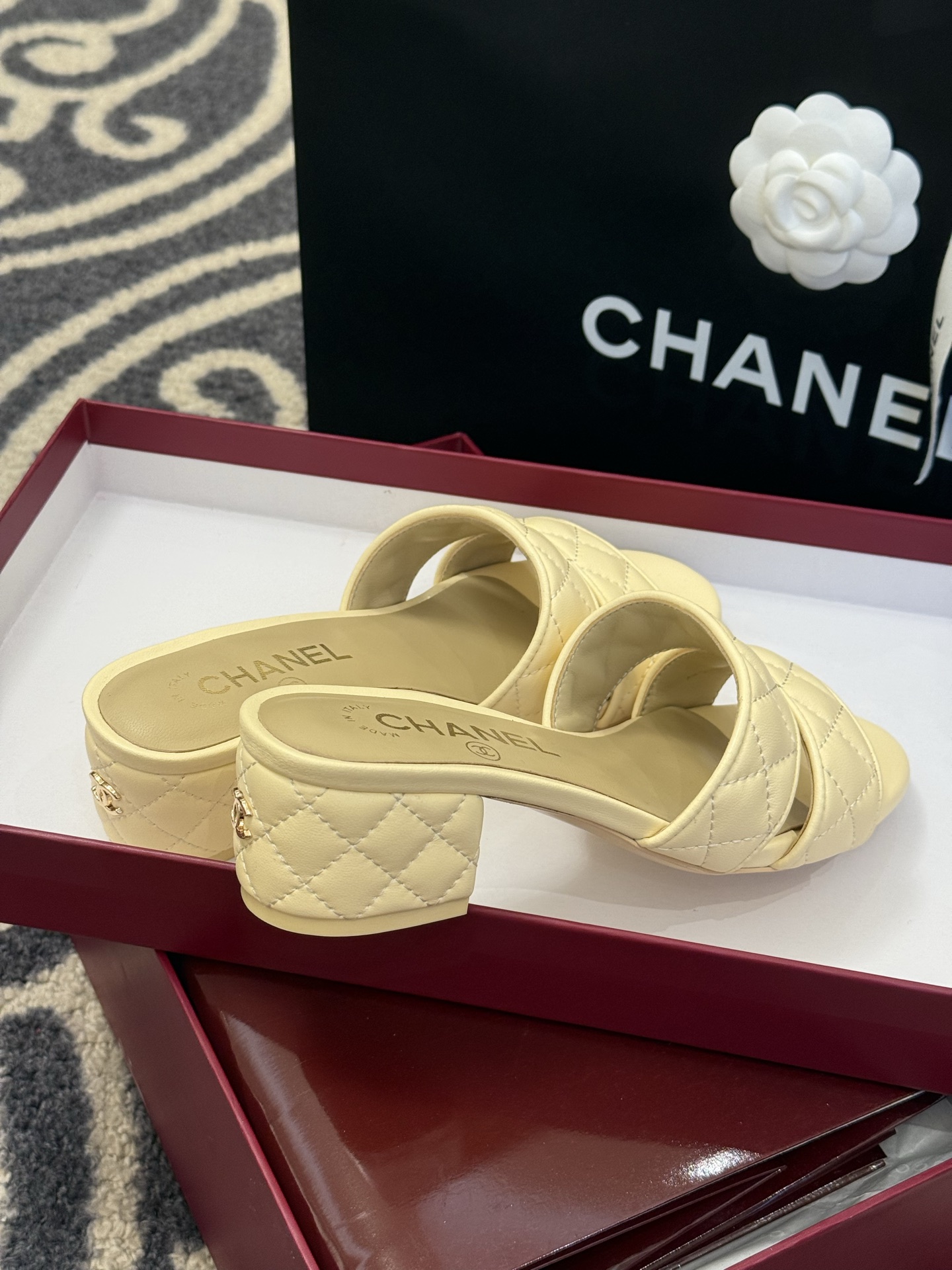 Bagsaaa Ch**el Mules G46480 Beige Lambskin - 5cm