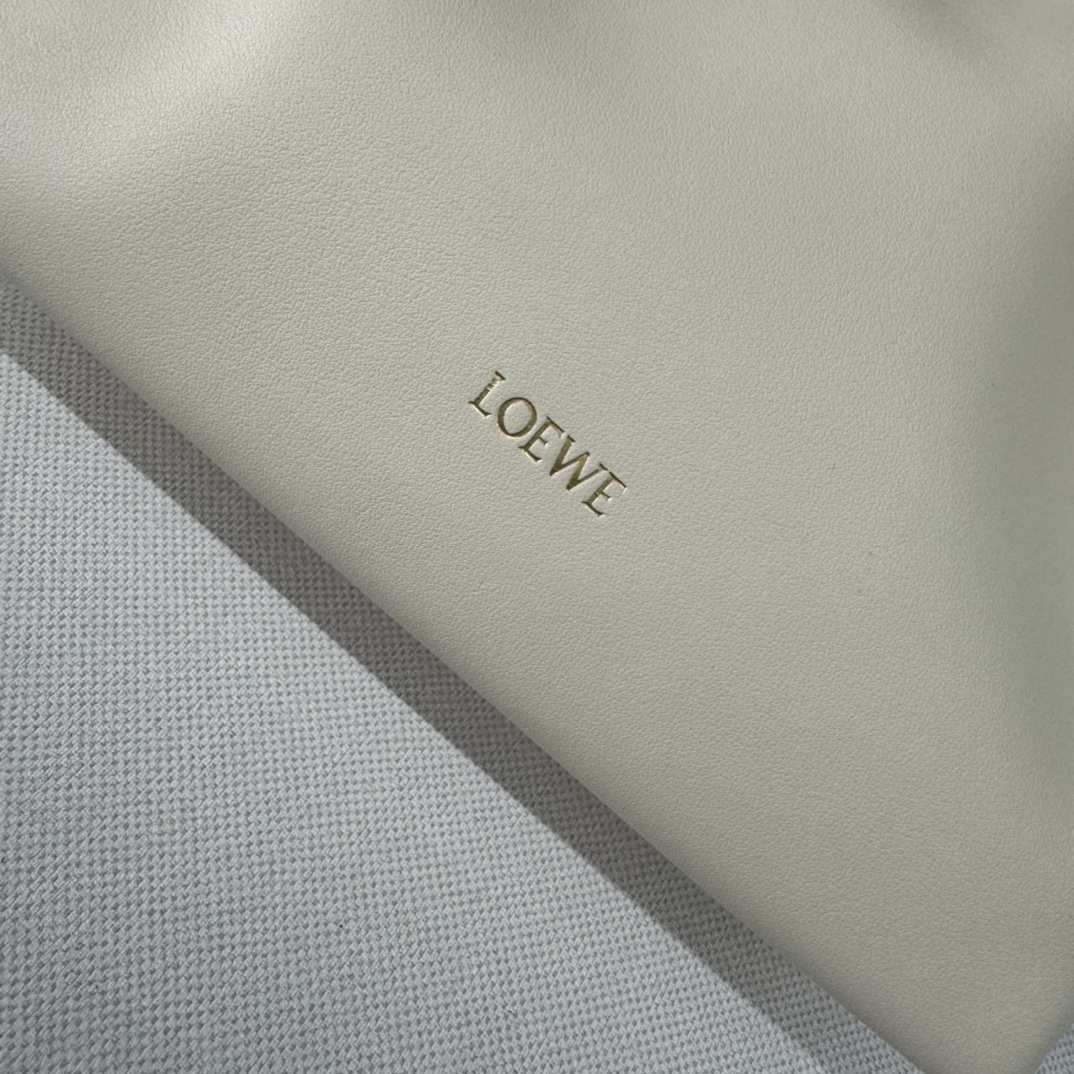 Bagsaaa L0ew* Mini Flamenco clutch in nappa calfskin white - 24cm