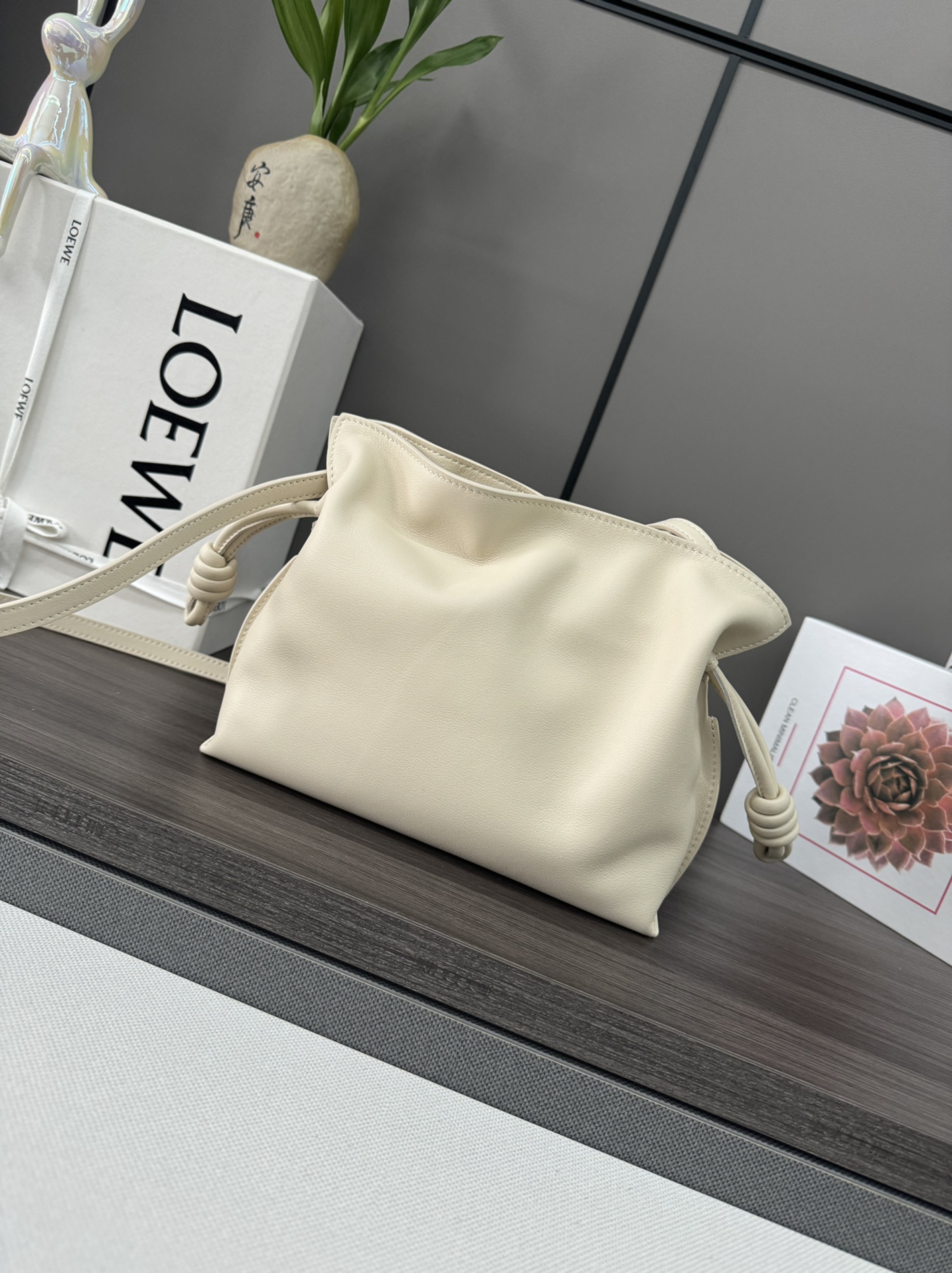 Bagsaaa L0ew* Mini Flamenco clutch in nappa calfskin white - 24cm