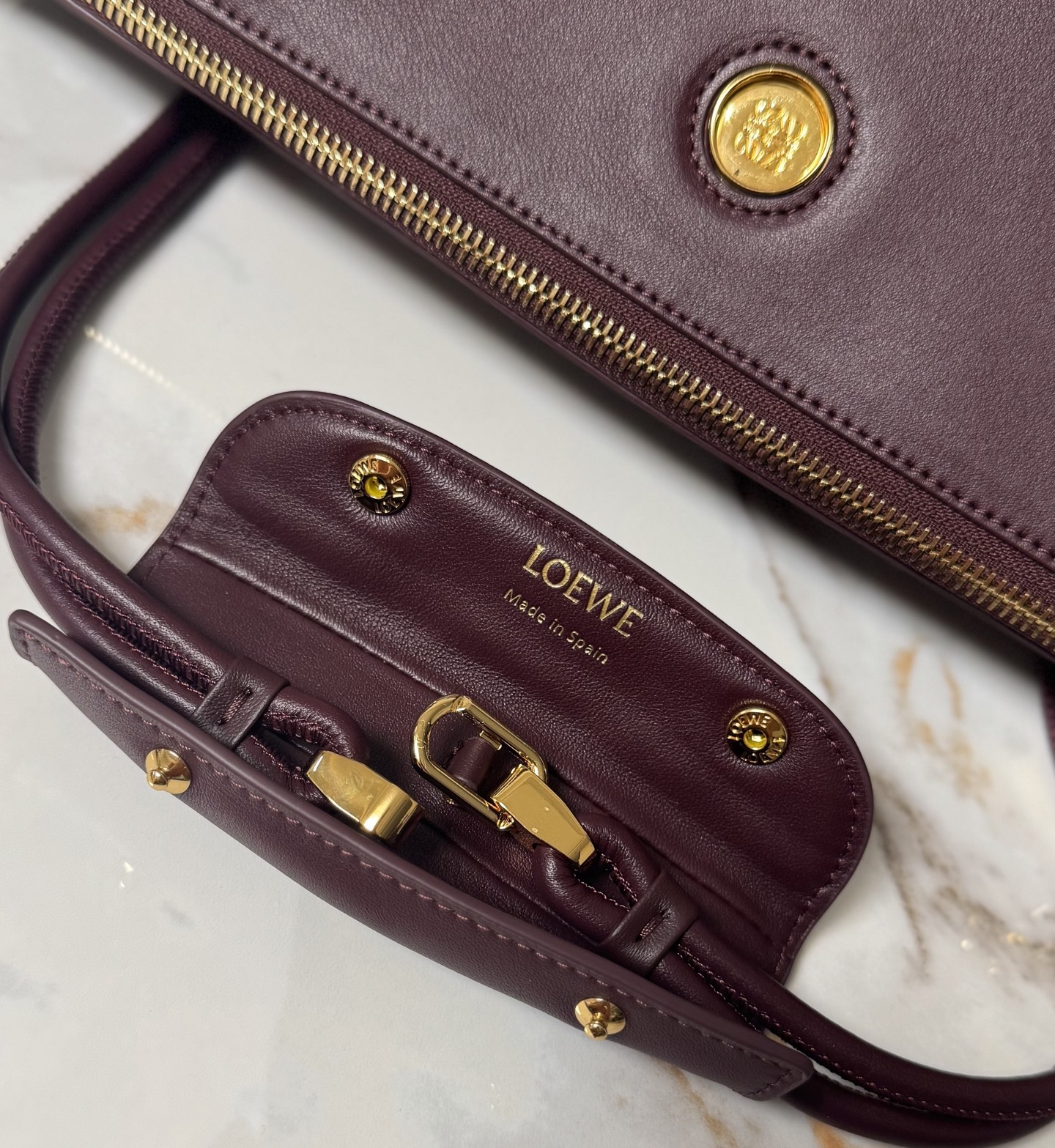Bagsaaa L0ew* Large Madrid bag in S*pple calfskin burgundy - 33cm