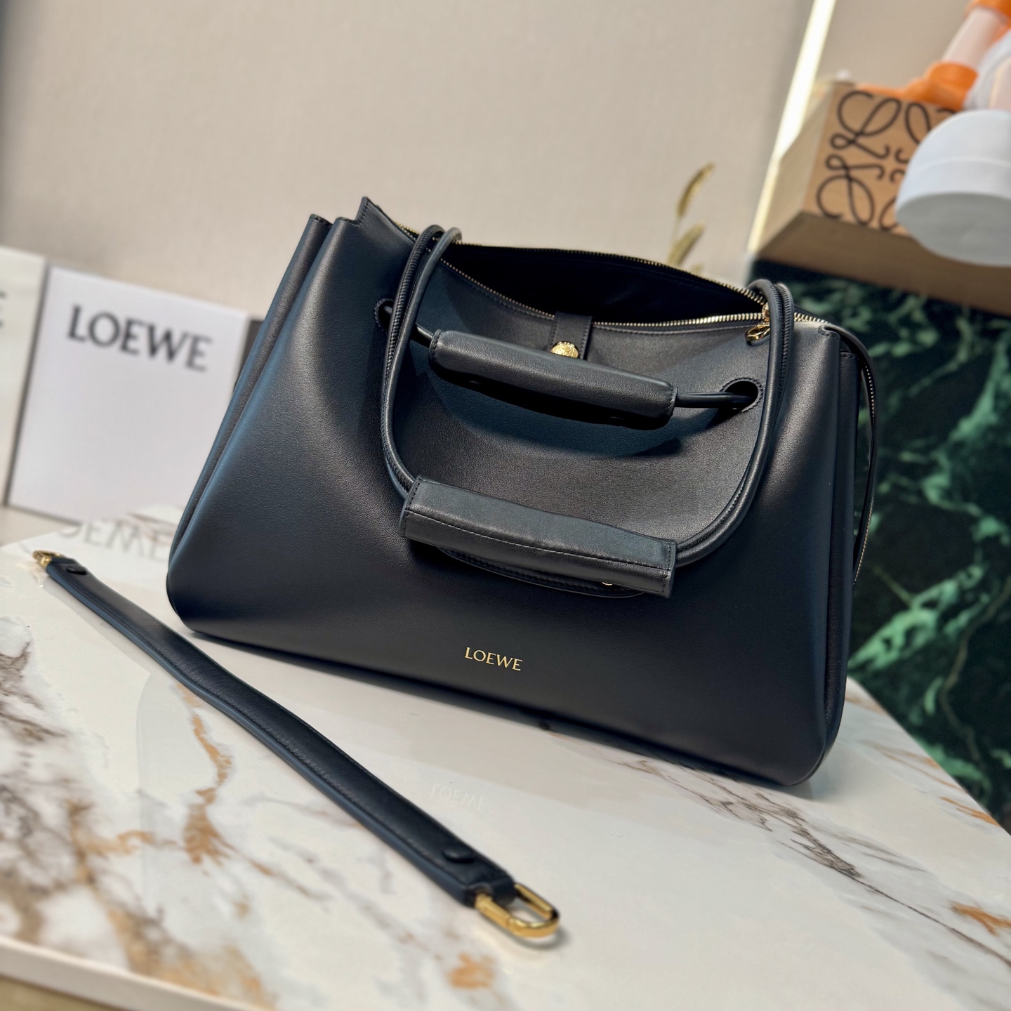 Bagsaaa L0ew* Large Madrid bag in S*pple calfskin black - 33cm