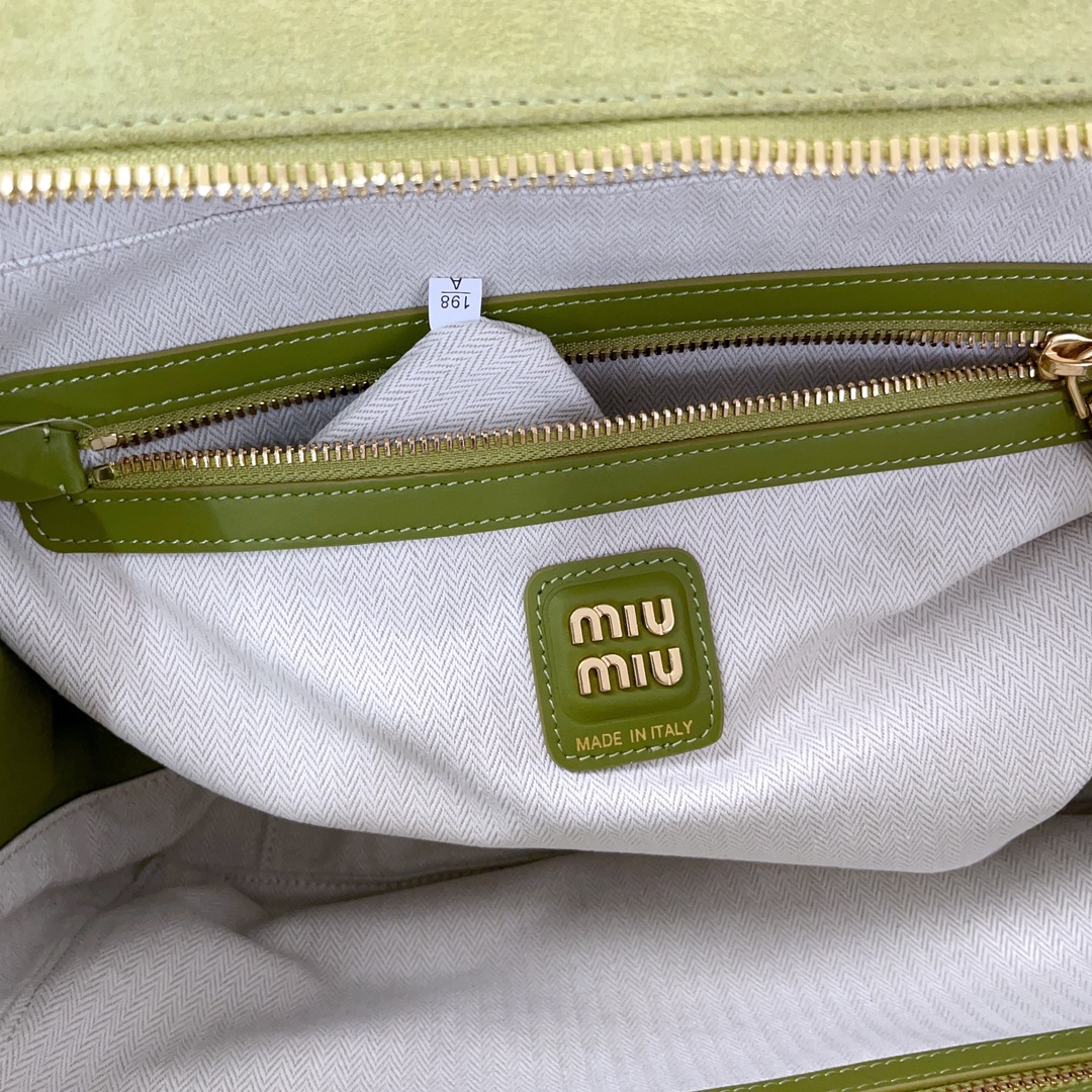 Bagsaaa Miu Miu Beau bag 5BB117 green suede - 34x23x10 cm