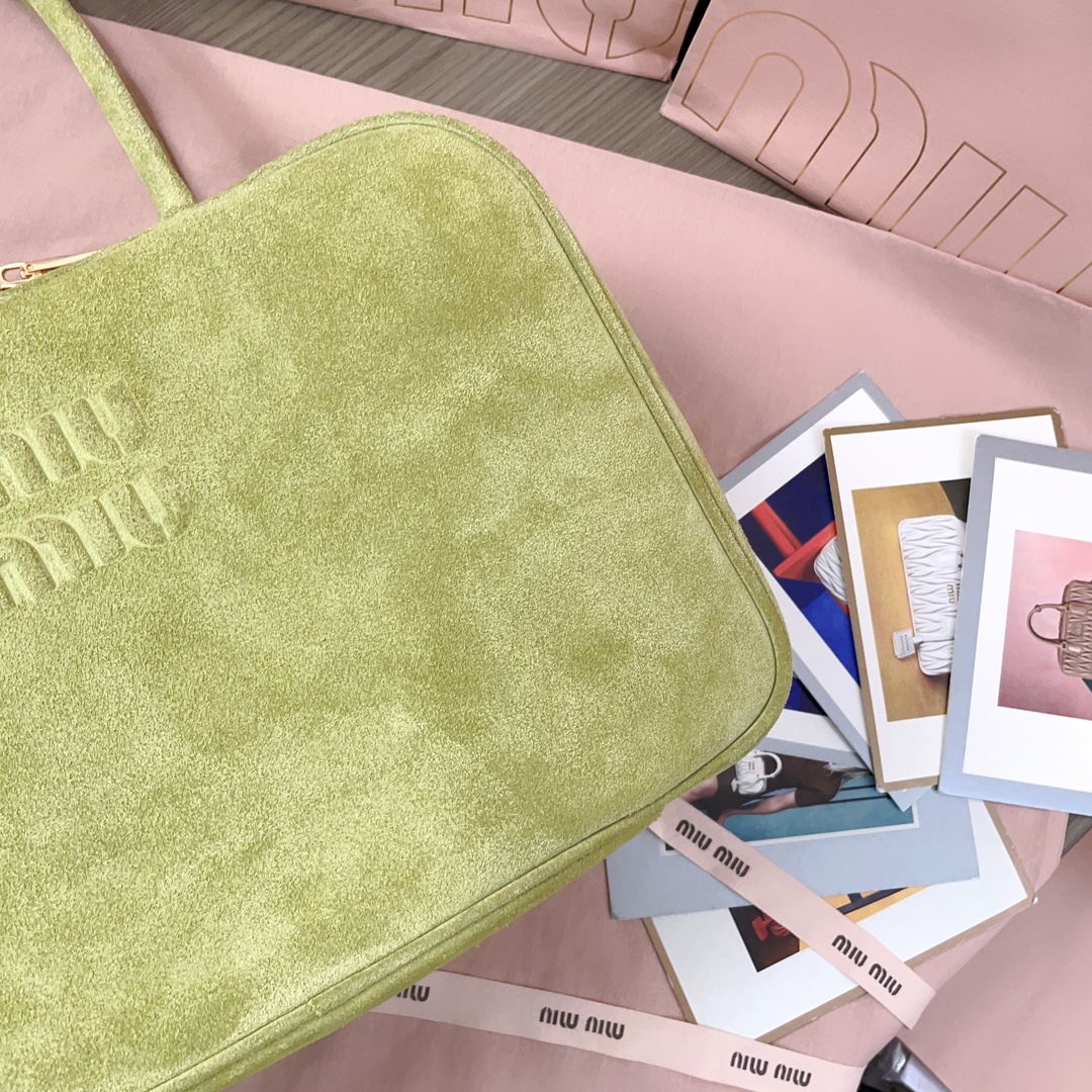 Bagsaaa Miu Miu Beau bag 5BB117 green suede - 34x23x10 cm