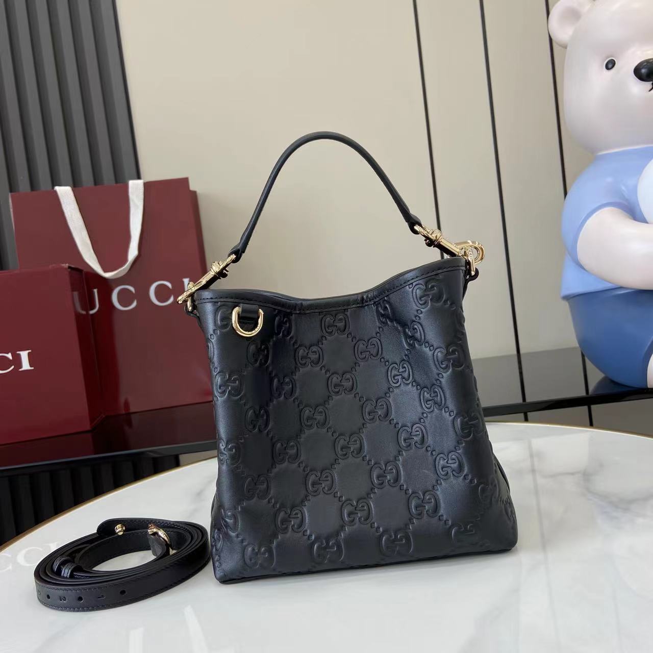 Bagsaaa Gvc*1 GG Emblem Mini Bucket Bag 815118 black embossed GG - 19x18x11 cm