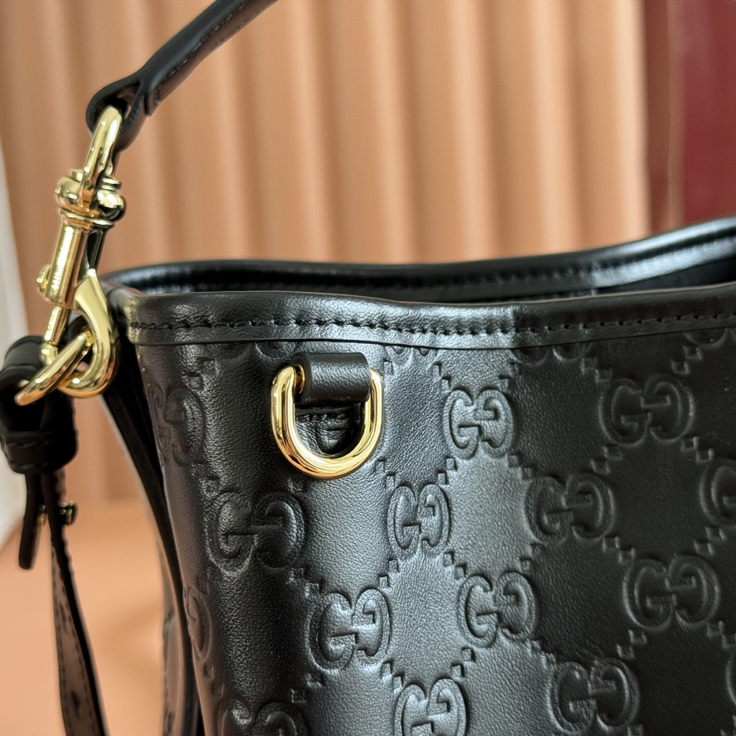 Bagsaaa Gvc*1 GG Emblem Mini Bucket Bag 815118 black embossed GG - 19x18x11 cm