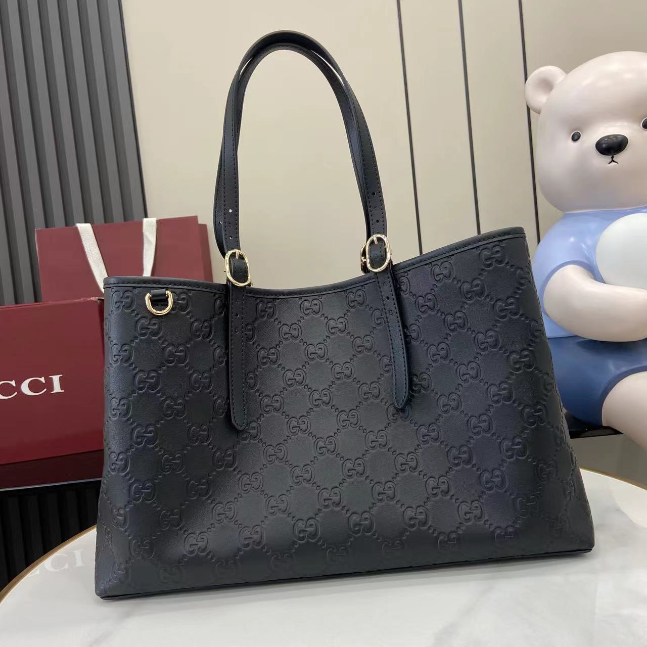 Bagsaaa Gvc*1 GG Emblem Medium Tote Bag 815213 black GG - 38 x 25 x 15 cm