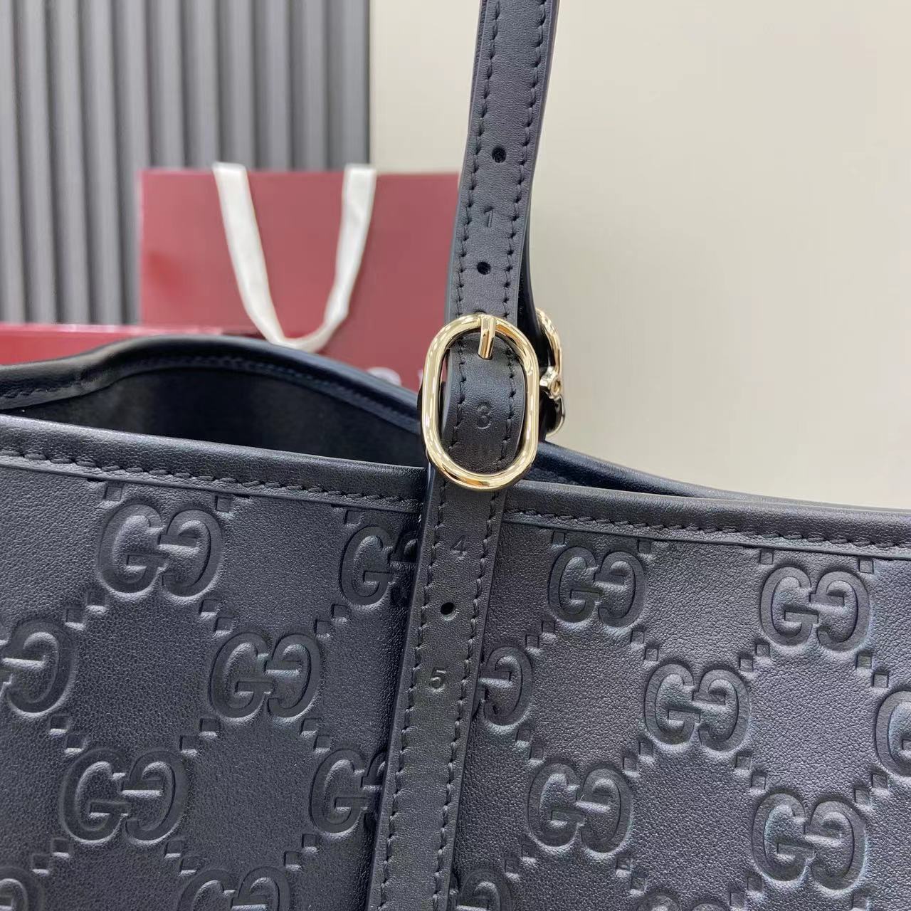 Bagsaaa Gvc*1 GG Emblem Medium Tote Bag 815213 black GG - 38 x 25 x 15 cm