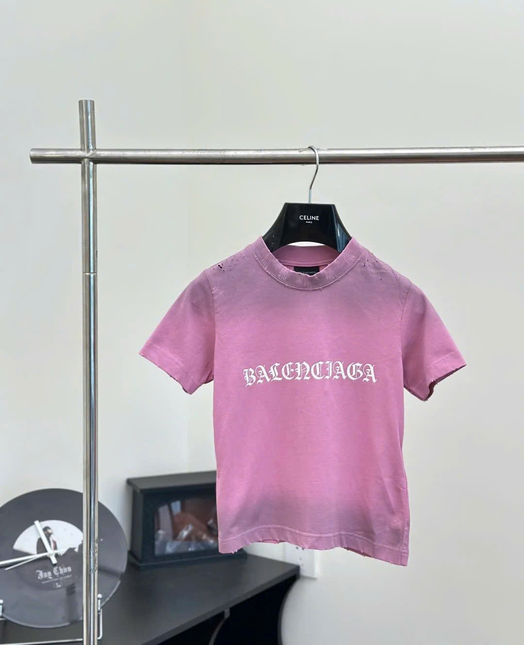 Bagsaaa Ba1en*iaga Cropped distressed logo-print pink
