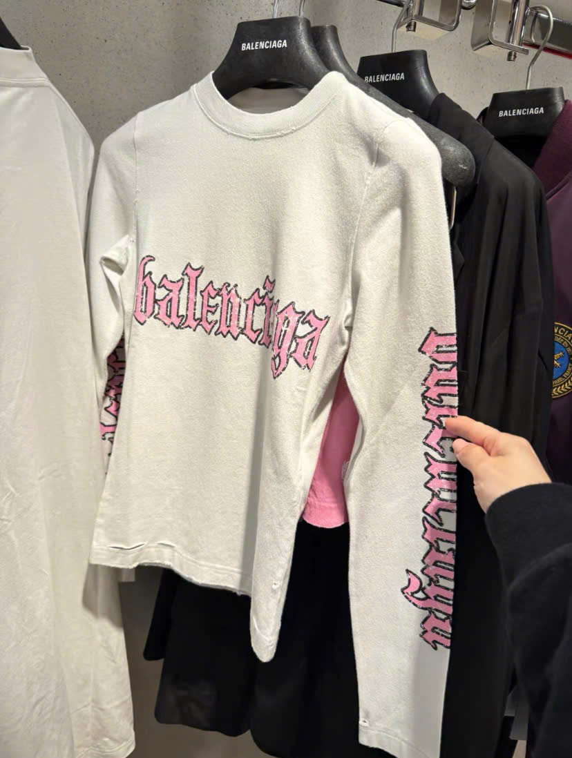 Bagsaaa Ba1en*iaga Long Sleeve T-Shirt in dirty white 