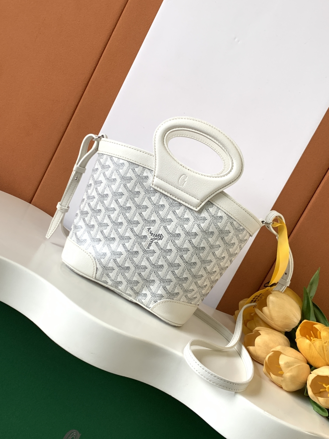 Bagsaaa G09ard Beluga Mini Bag white - 23cm