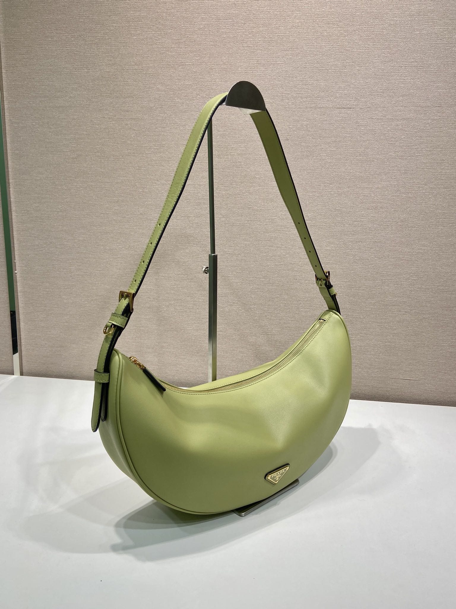 Bagsaaa Pra*a Demi-lune large leather shoulder bag 1BC255 green - 42cm