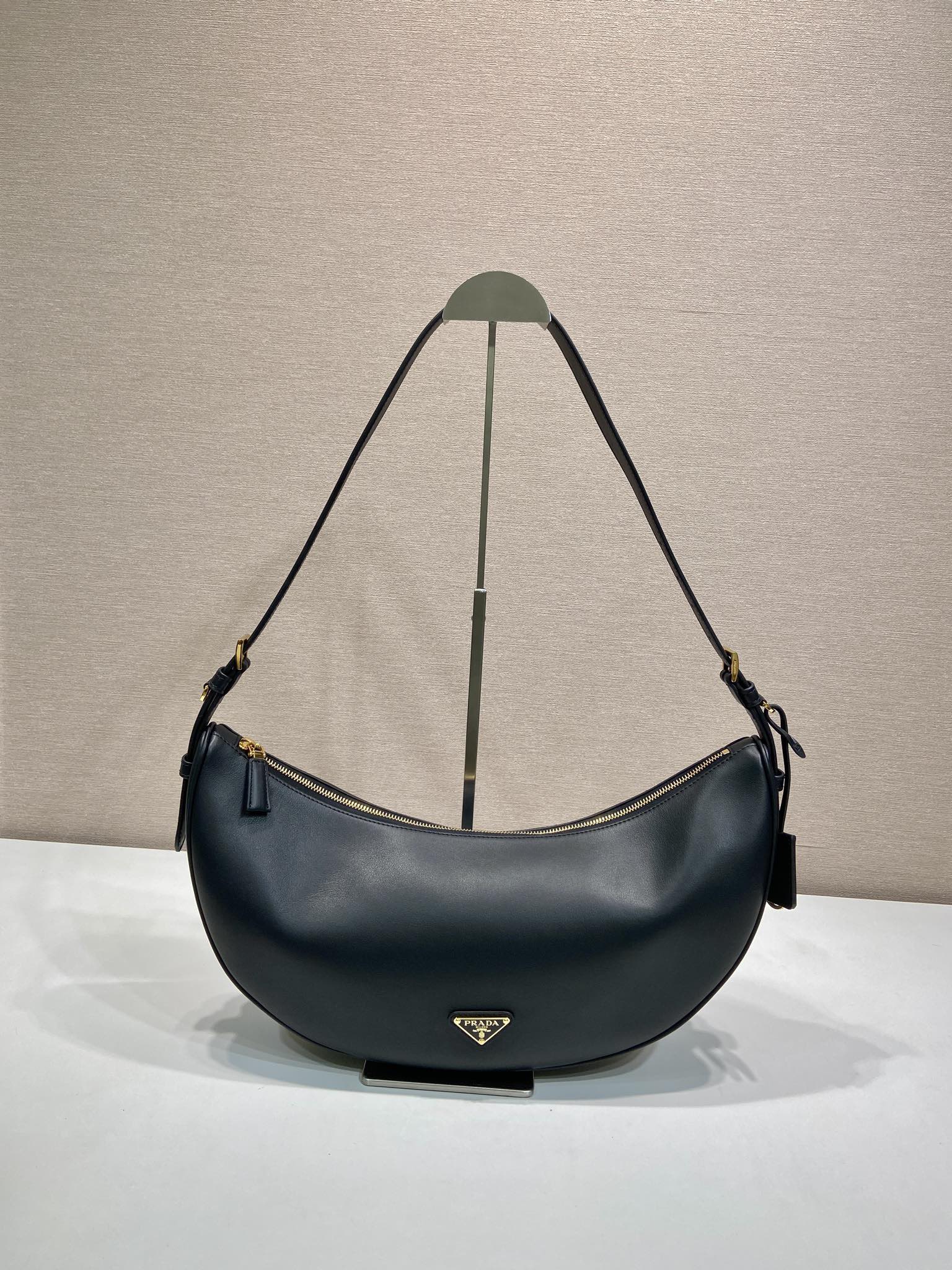 Bagsaaa Pra*a Demi-lune large leather shoulder bag 1BC255 black - 42cm