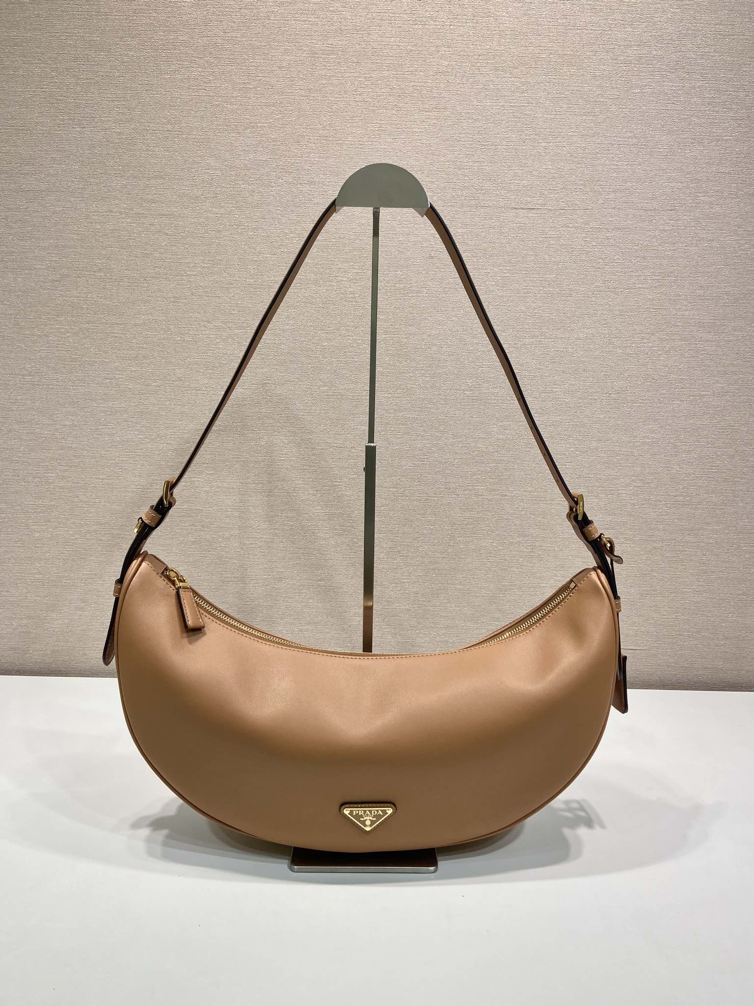 Bagsaaa Pra*a Demi-lune large leather shoulder bag 1BC255 beige - 42cm