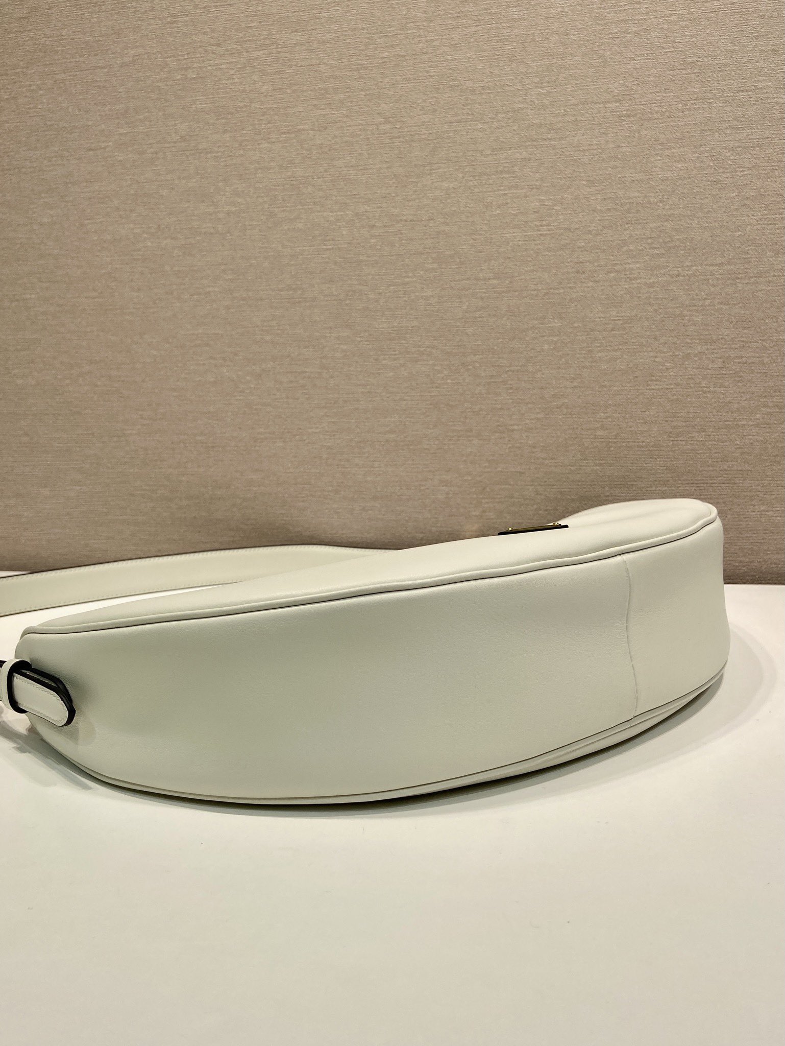 Bagsaaa Pra*a Demi-lune large leather shoulder bag 1BC255 white - 42cm