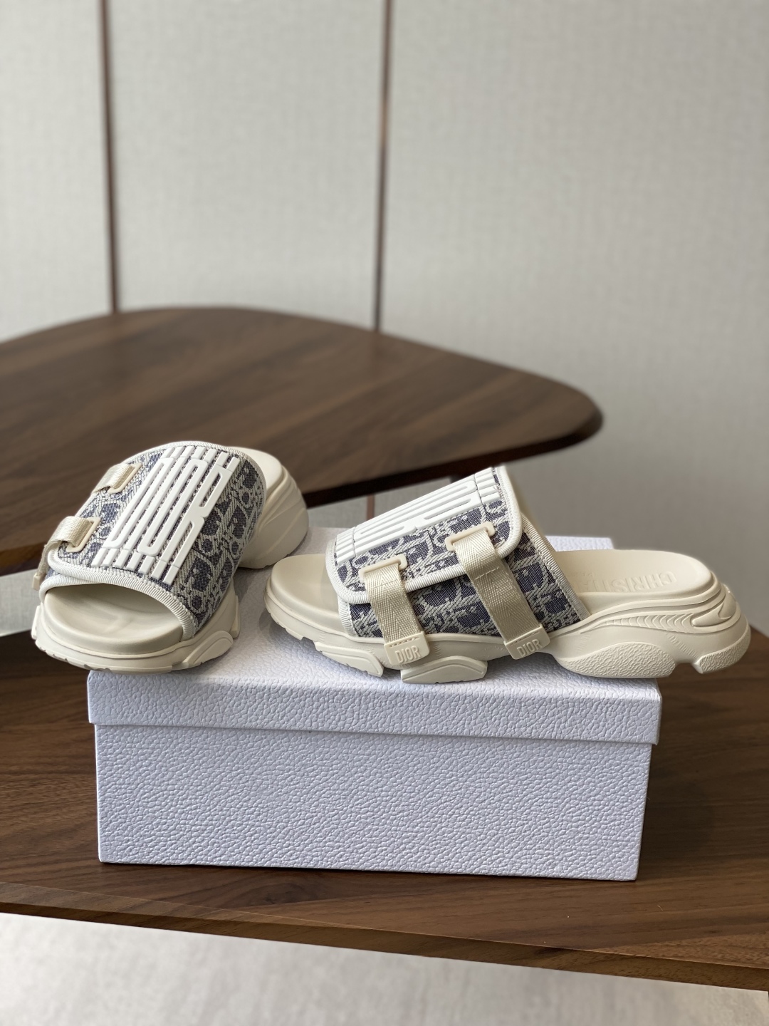Bagsaaa D10r D-Wander Slide Chambray Blue Jacquard with Ecru Raffia D10r Oblique Motif and White Rubber