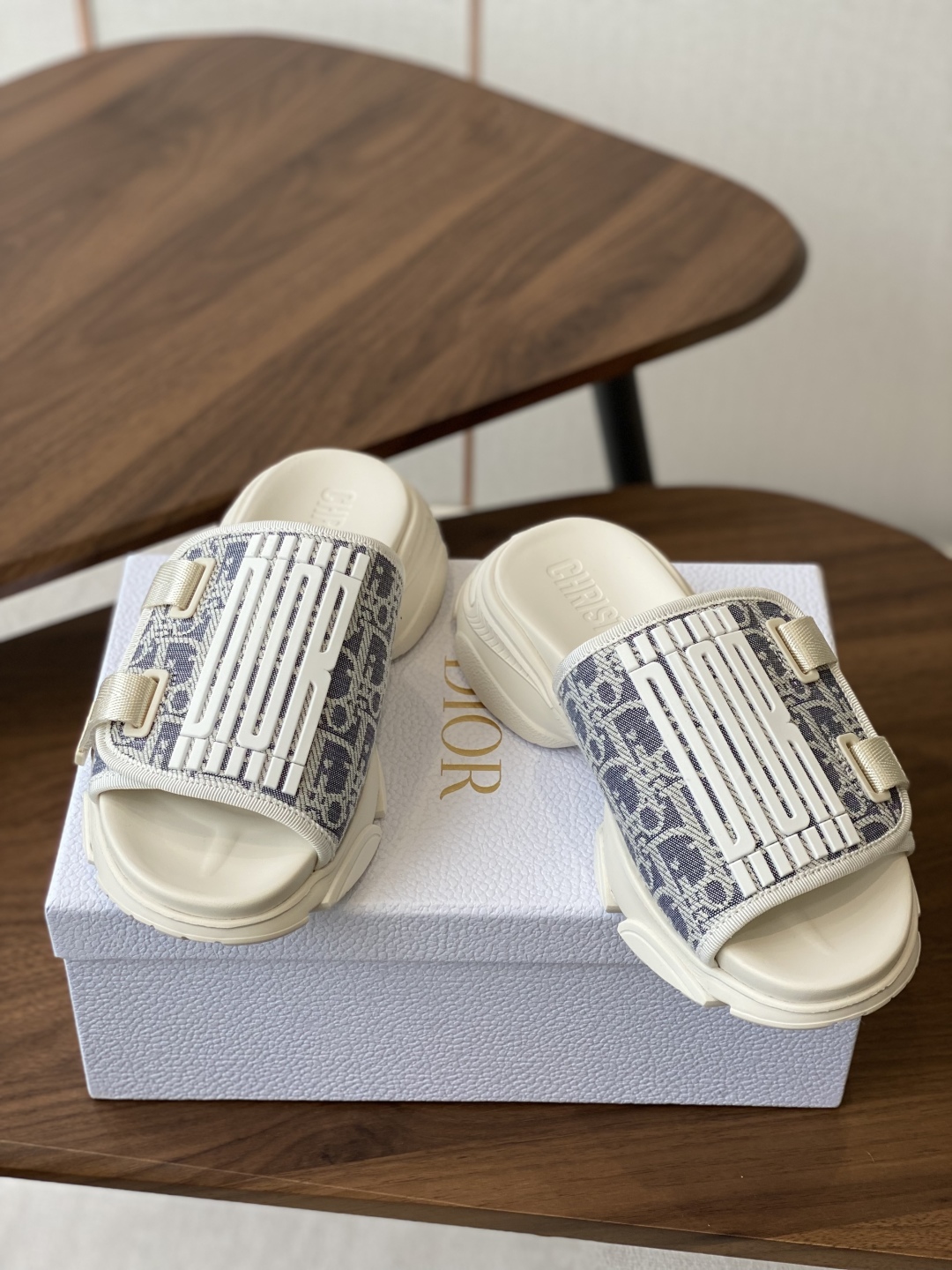 Bagsaaa D10r D-Wander Slide Chambray Blue Jacquard with Ecru Raffia D10r Oblique Motif and White Rubber