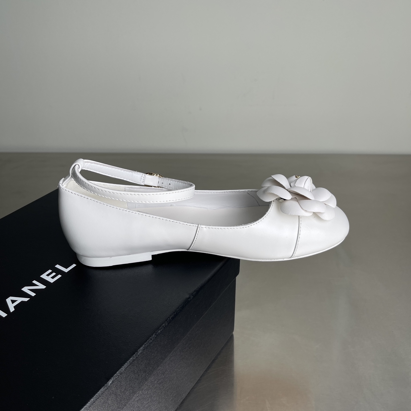 Bagsaaa Ch**el Ballet flats G46520 White Calfskin