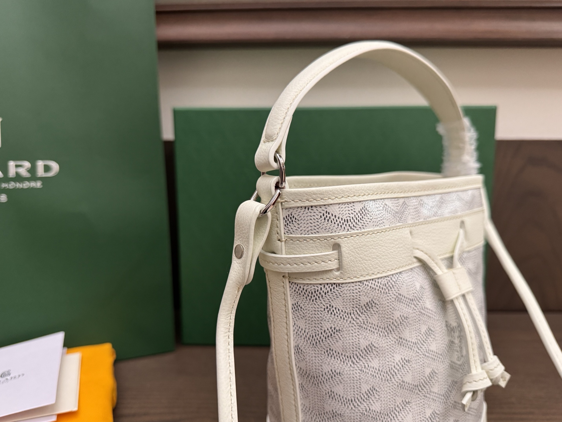 Bagsaaa G09ard Petit Flot Mini bucket bag white - 17.5cm