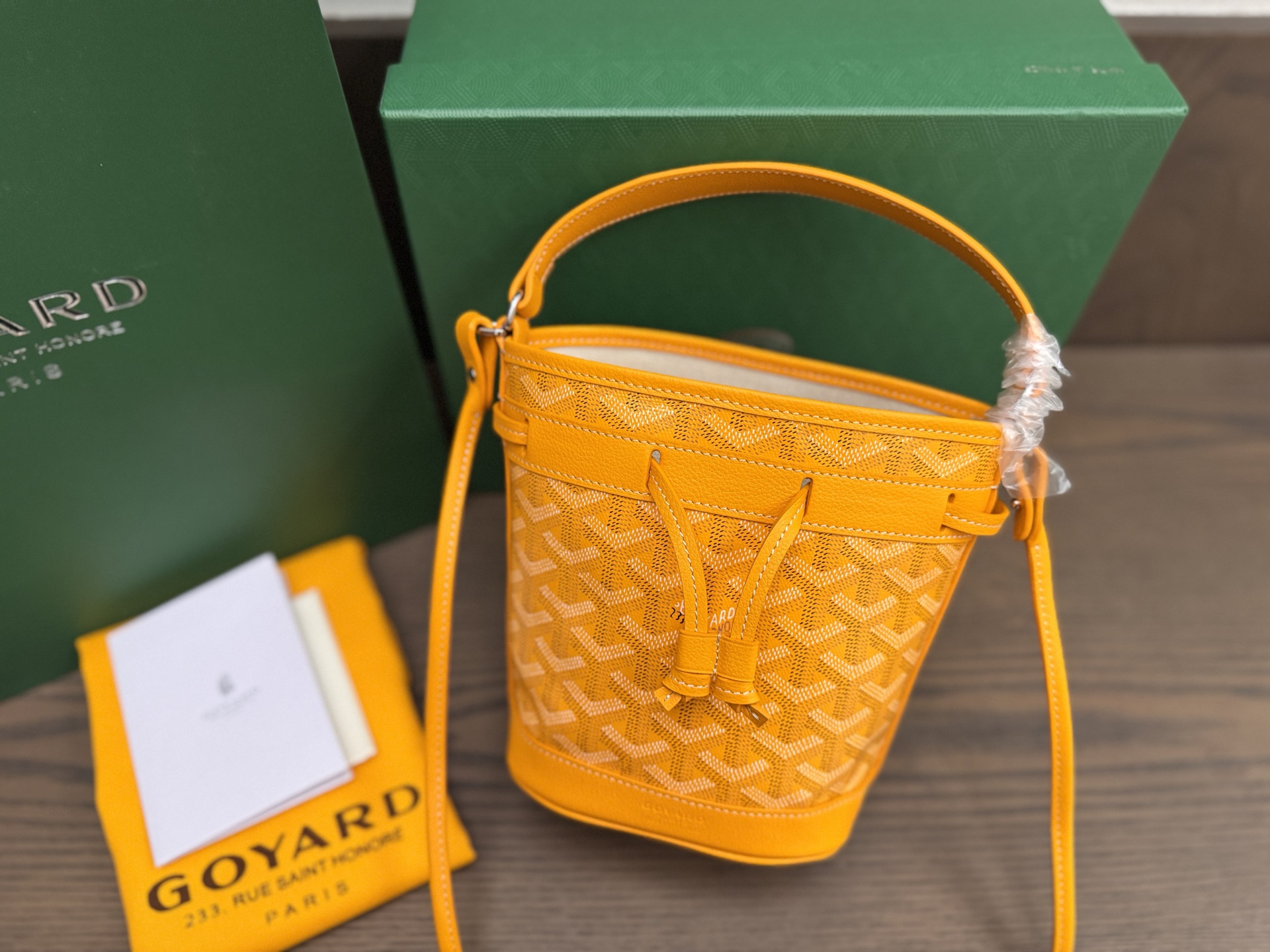 Bagsaaa G09ard Petit Flot Mini bucket bag yellow - 17.5cm