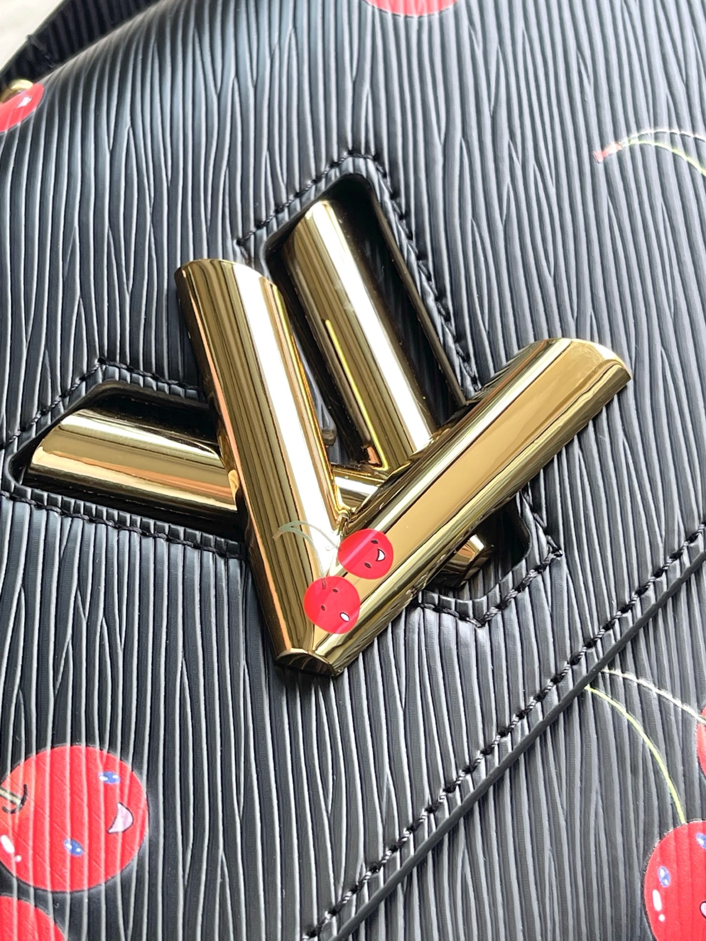 Bagsaaa LV M14094 LV x TM Twist PM Bag Black & Cherry - 19cm