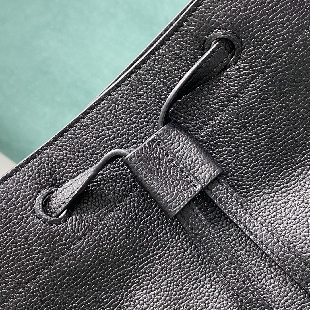 Bagsaaa Y51 sac de jour backpack in grained leather 480585 black - 37.5cm